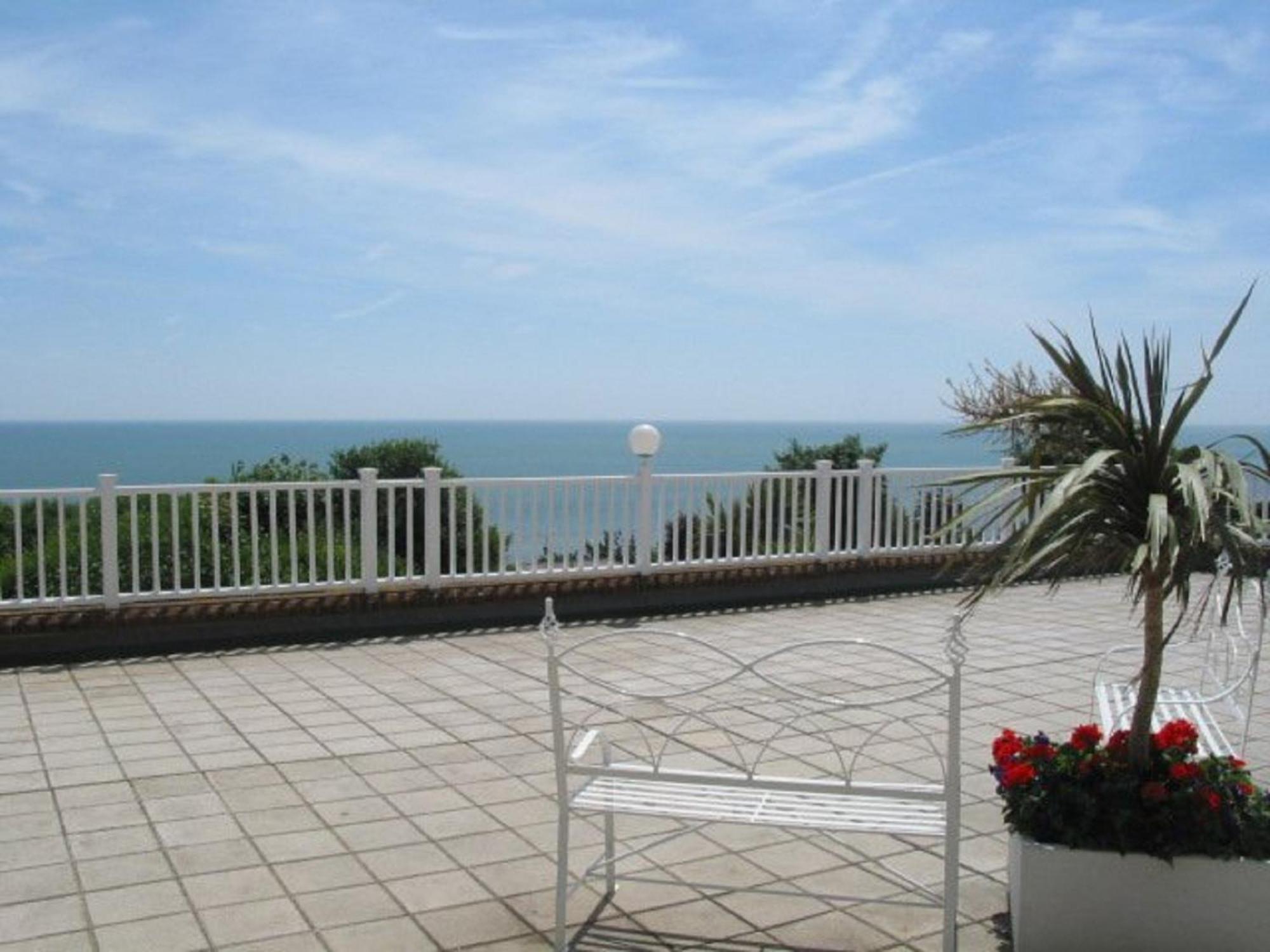 Hydro Hotel Eastbourne Ngoại thất bức ảnh